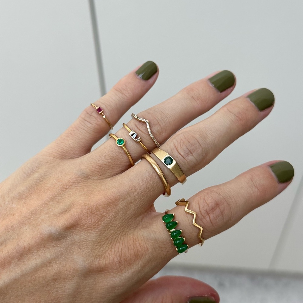 Gold ring with baguette diamonds